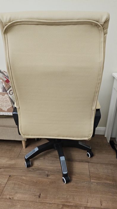 Кожаное кресло в отличном состоянии