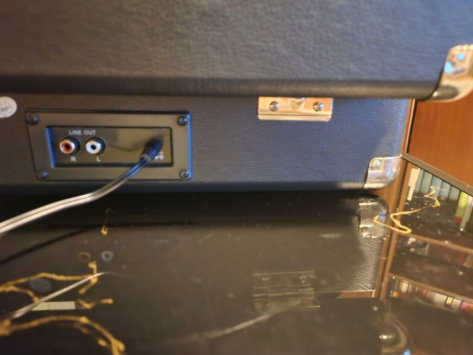 продавам ретро грамофон "Reflexion"