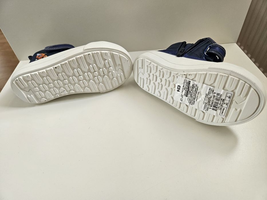 Adidasi Marks And Spencer 24