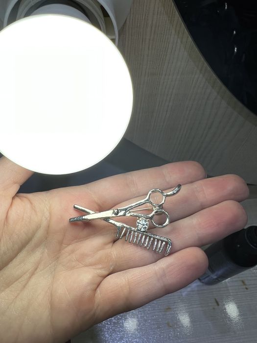 Парикмахерская брошь, с камнем Сваровски