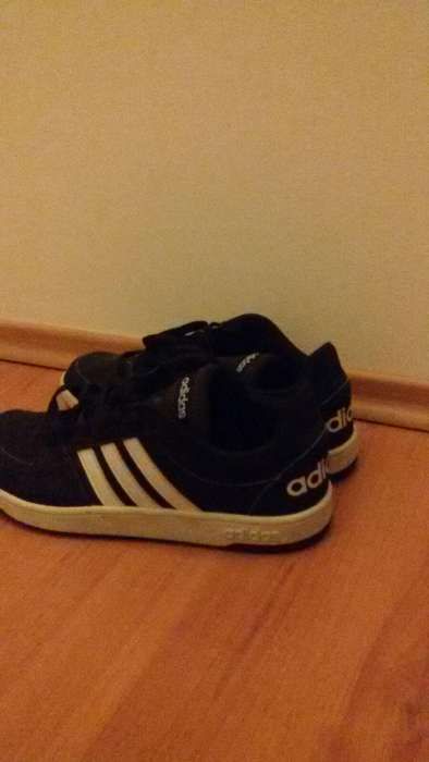 Vand 2 perechi de ghete si 2 perechi de adidași