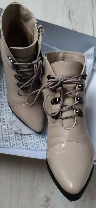 Елегантни дамски боти ADI/Пещера, таупе, ест. кожа/лак, номер 36