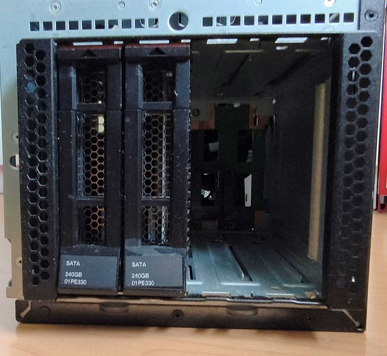 Офис сървър Lenovo ThinkSystem ST250 Tower 4LFF Xeon E-2236 32GB RAID 530-8i MT: 7Y45
