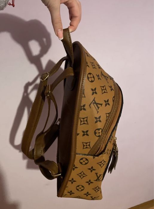 Дамска чанта - раница