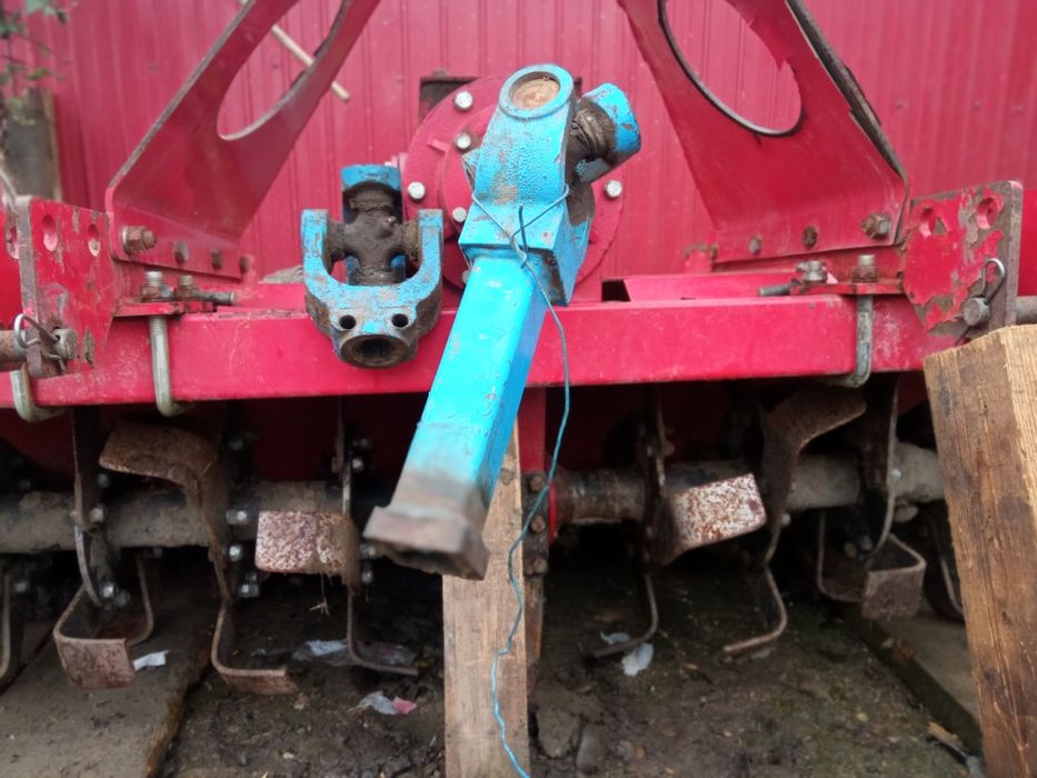 De vânzare freza de pământ