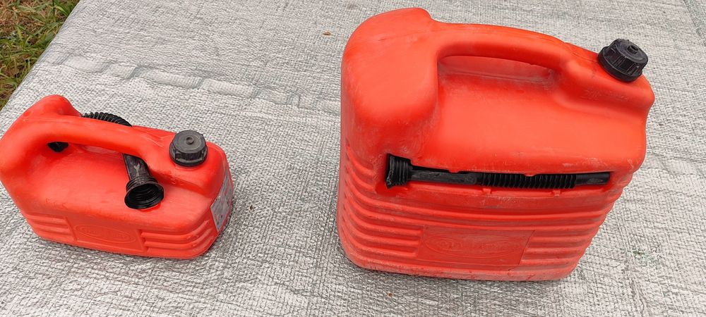 Продам канистры 5 литров, 20 литров.