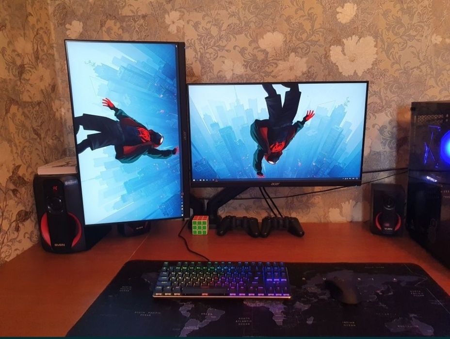 Два монитора с кронштейном