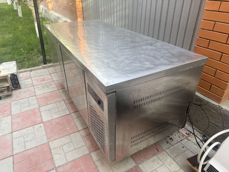 Холодильный стол