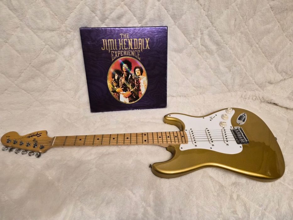 Squier by Fender Aztec gold edition