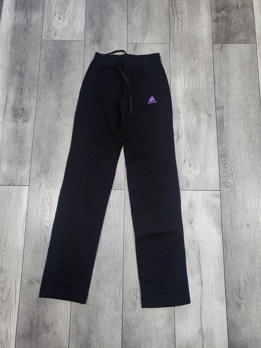 Vand pantaloni de trening adidas