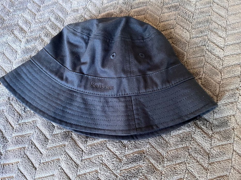 Синя шапка Barbour