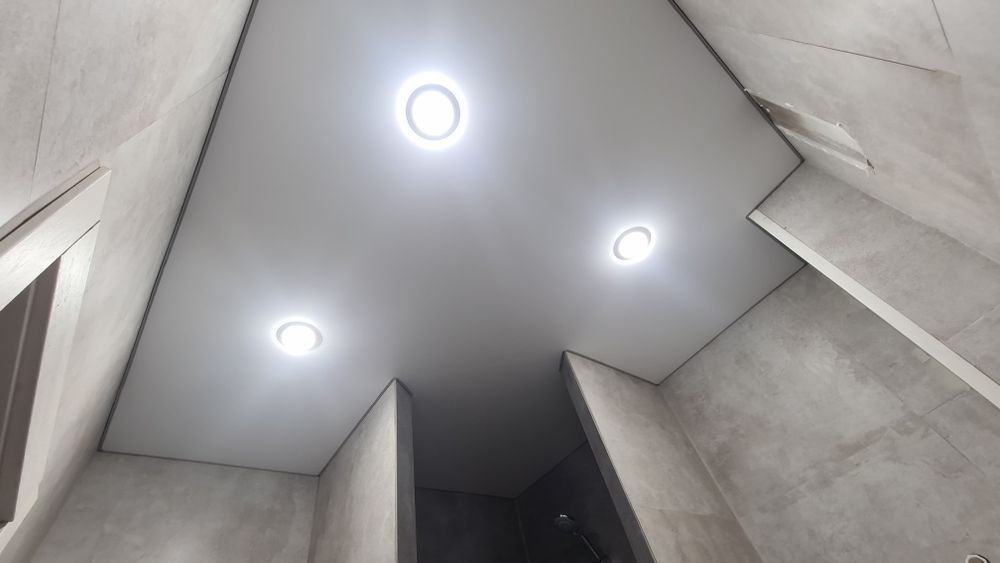 Качественные натяжные потолки.