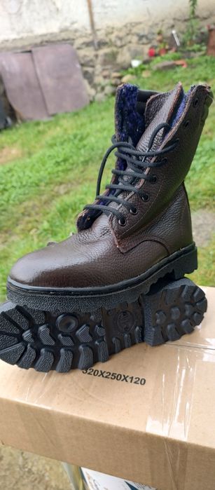 Bocanci militari și pantofi din piele naturala