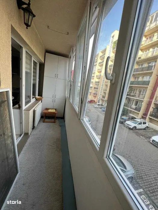 Apartament cu 2 camere, 50 mp, etaj intermediar, cu parcare, zona Petr - View 4