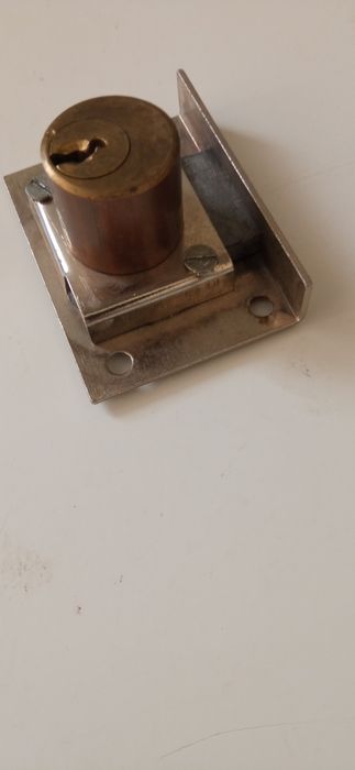 Нови бравички за шкаф