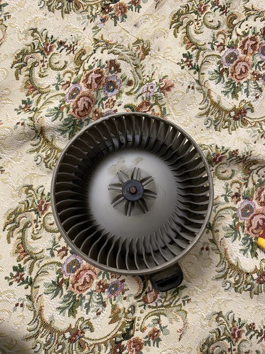 Продам моторчик печки камри 40