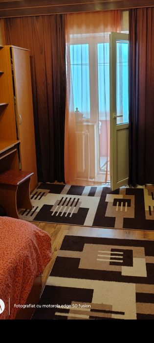 Vând apartament 3 camere 60 mp