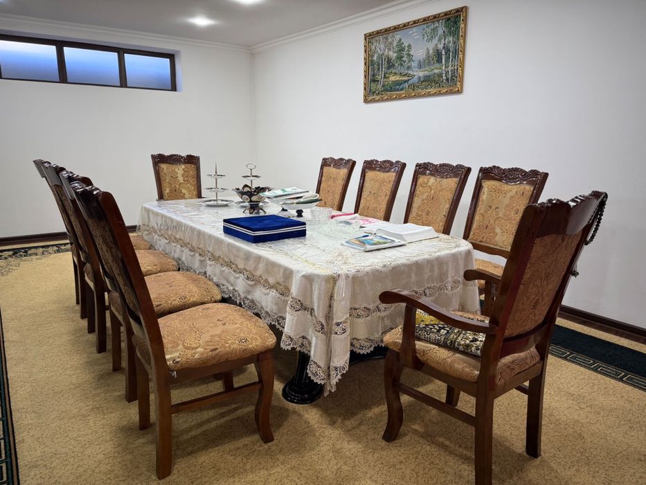 Стол и стулья, из качественных материалов