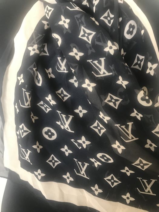 Esarfa Louis Vuitton , impecabila