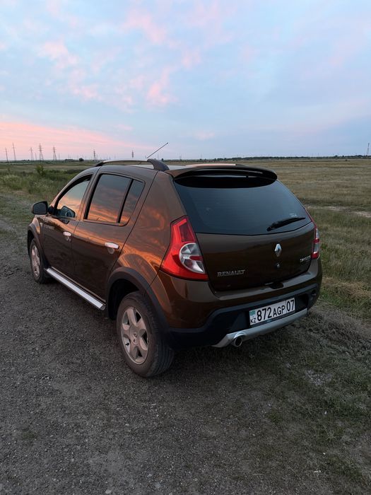 Продам машину Renault Sandero Stepway