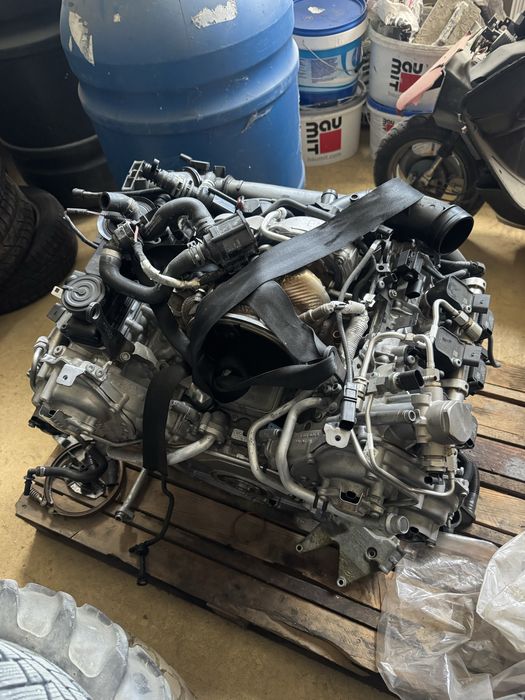 Двигател на части