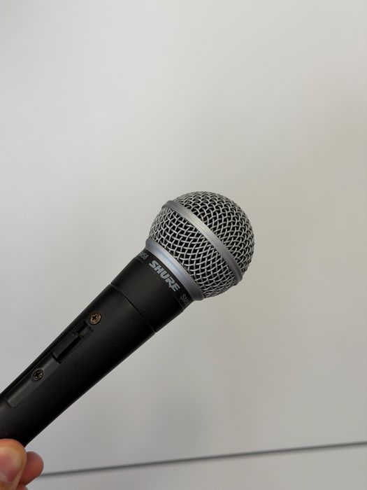 Продавам оригинален микрофон Shure SM58