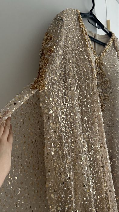 Вечернее платье с пайетками золотое