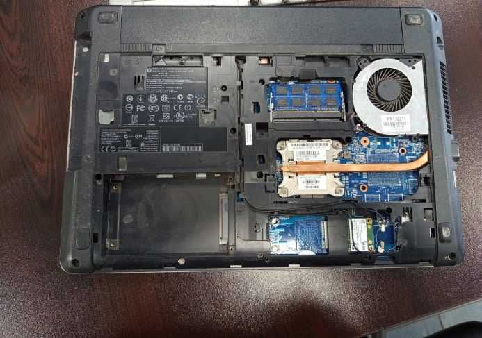 Два лаптопа за части