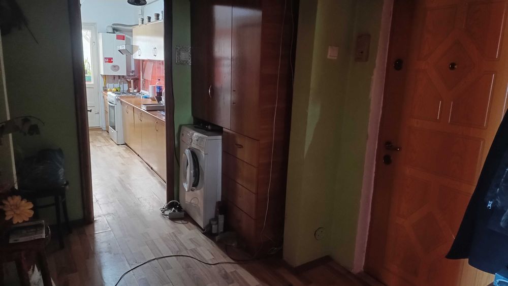 Apartament 3 camere decomandat etaj 2 langa Scoala nr 2 din Moinesti