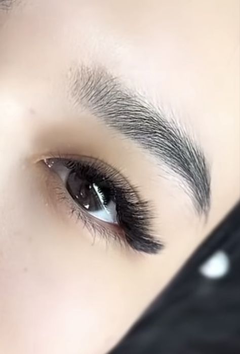 Наращивание ресниц LED