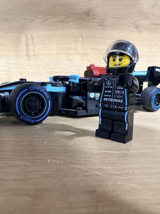 LEGO Maşinuțe Speed Champions Mercedes-AMG F1