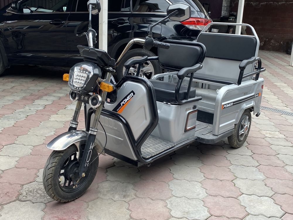 Скутер трехколесный купить в Москве | Трицикл купить в Москве.