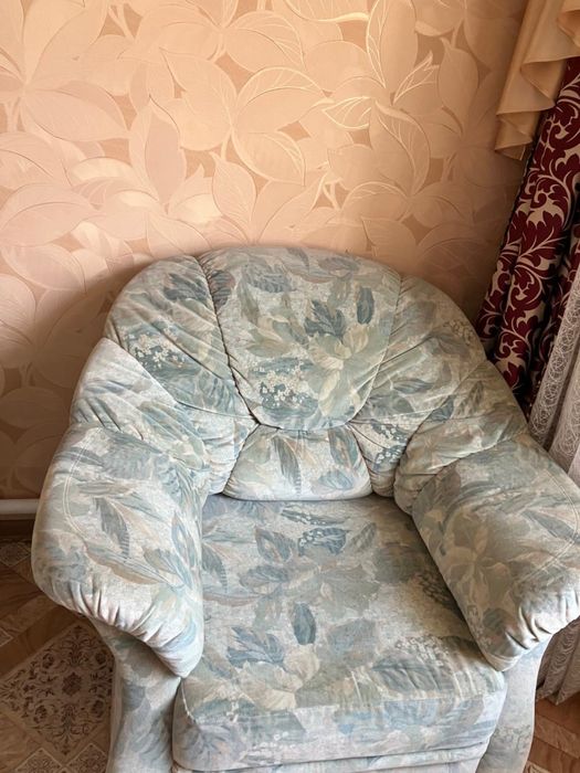 Диван и два кресла