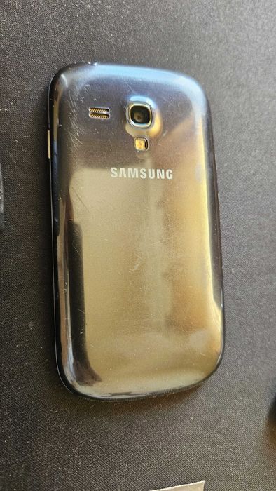 Lot 3 telefoane Android vechi - Xiaomi A1 / Samsung S3 Mini / altele