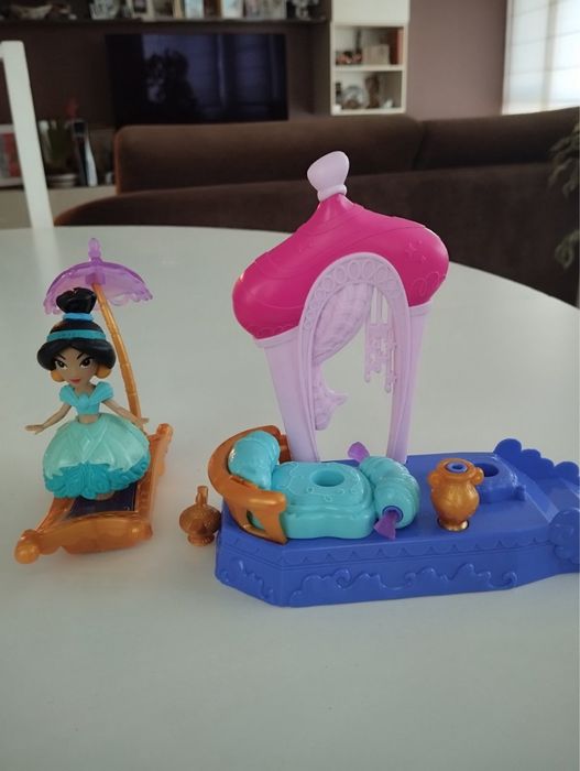 Жасмин Disney замък