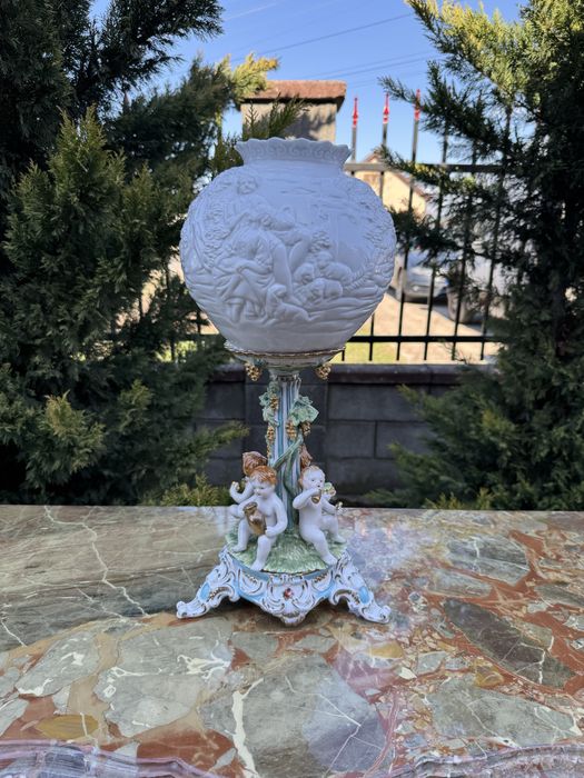 Lampa de masa din portelan fin - relief floral