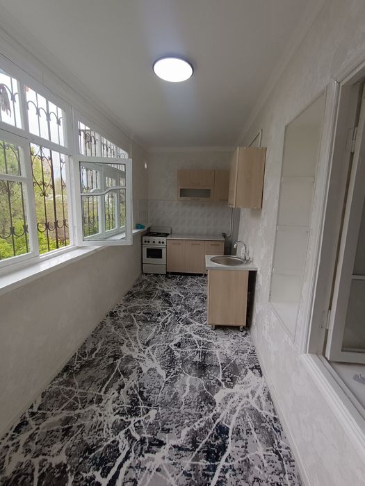 Юнусабад 4 Универсам 2/3/4 балкон 2х6м