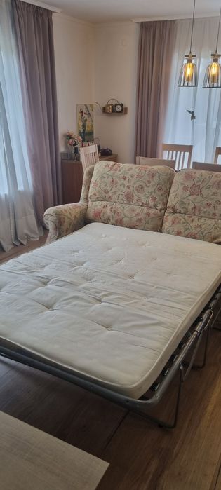 Set 2 canapele stil clasic- una extensibila