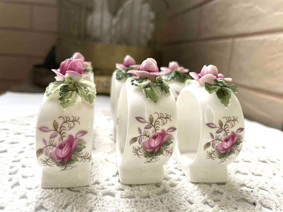 ROYAL ALBERT красиви пръстени за салфетки от костен порцелан от Англия