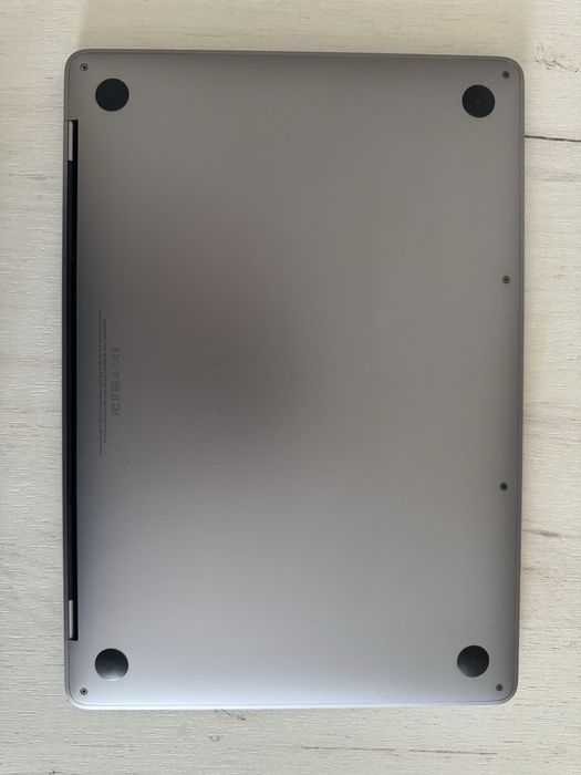 Продам ноутбук MacBook Pro в идеальном состоянии