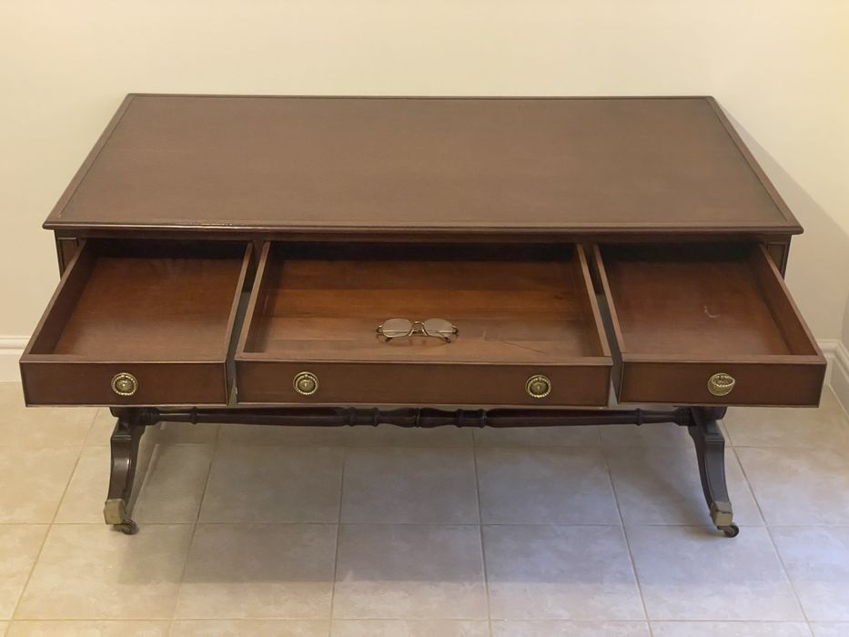 Masă de birou antică cu role