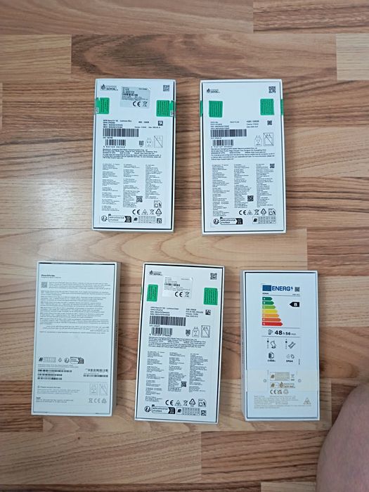 Lot 4 cutii goale pentru telefoane.