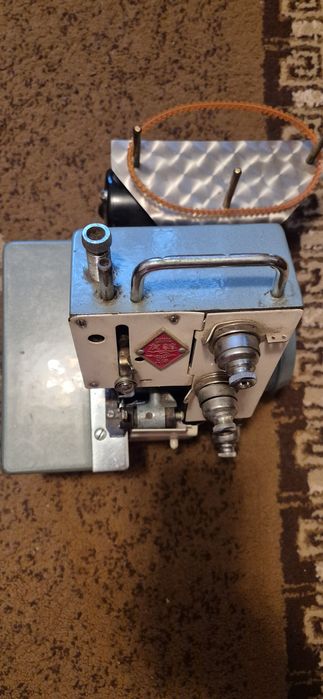 Продам оверлог 3-х ниточный