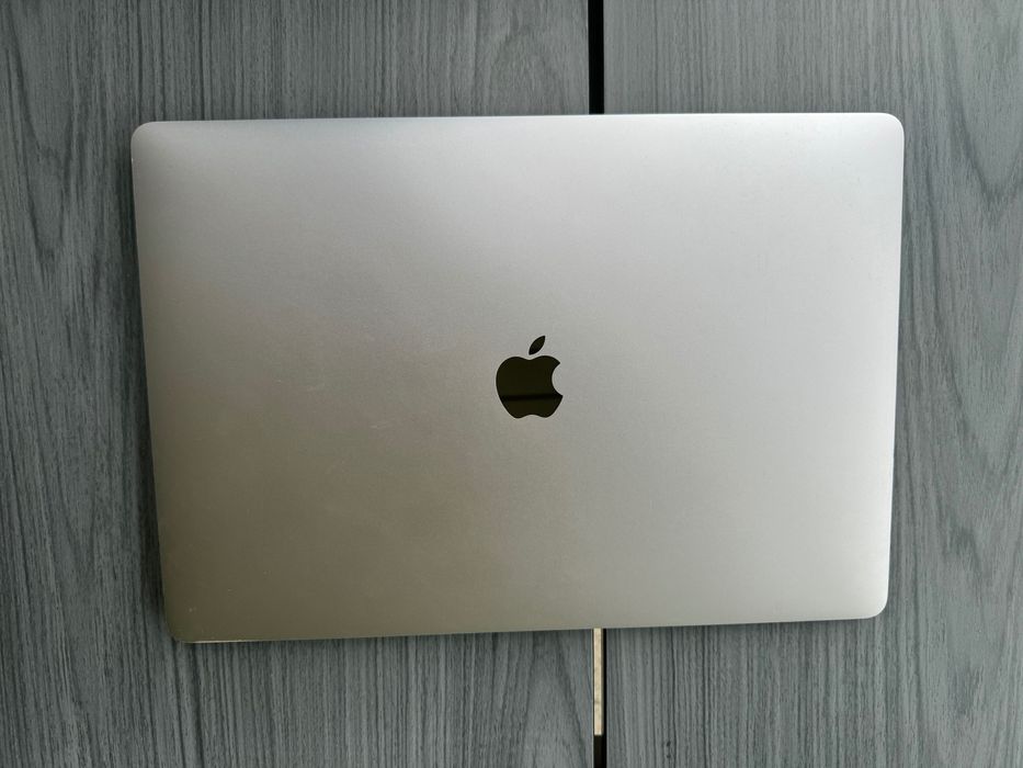 MacBookPro15,4 500GB Quad-Core Intel Core i7 2,7GHz RAM16GB