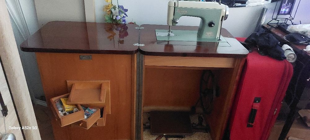 Masina de cusut funcțională