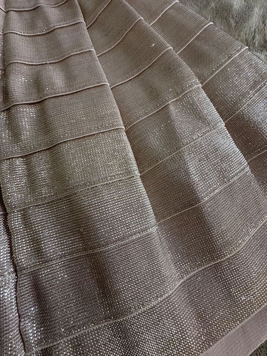 Блестяща розова пола