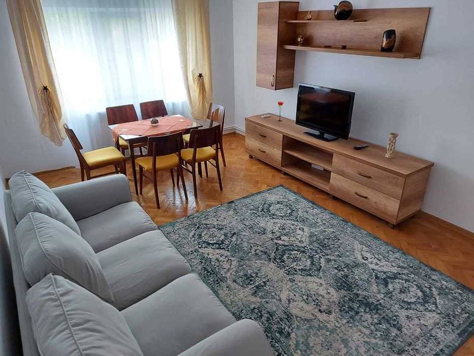 Proprietar închiriez apartament 2 camere decomandat et 2 zona centrala