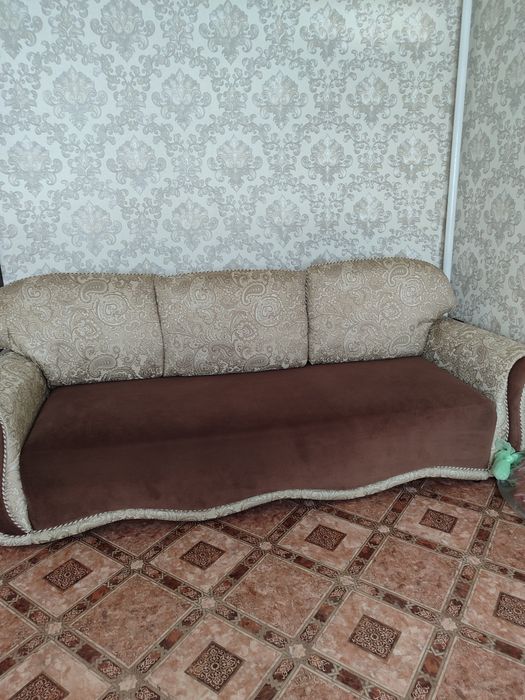 Продам диван в отличном состояний.