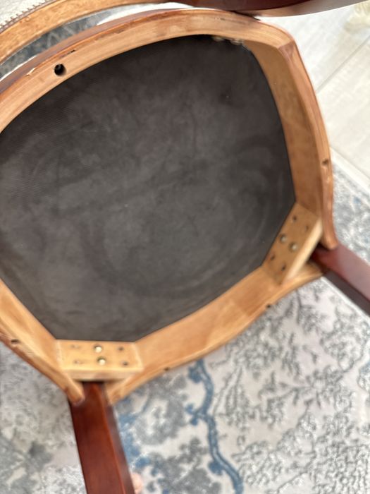 Продам стуля 12 шт отличном состаянее