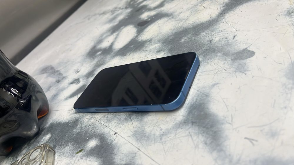 айфон 13  256гб емкость 76